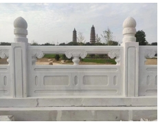 漢白(bái)玉欄杆